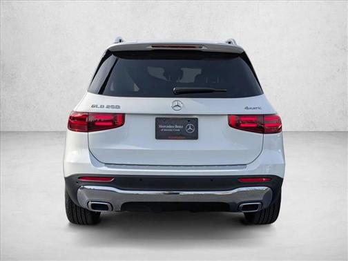Polar White 2026 Mercedes-Benz GLB 250 4MATIC