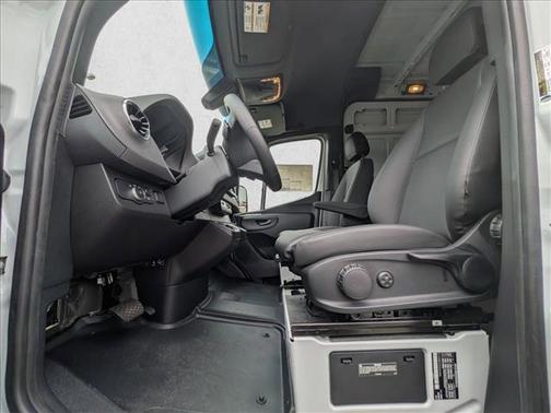 2025 Mercedes-Benz Sprinter 2500 Standard Roof