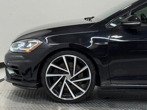 2018 Volkswagen Golf R 2.0T w/DCC & Navigation