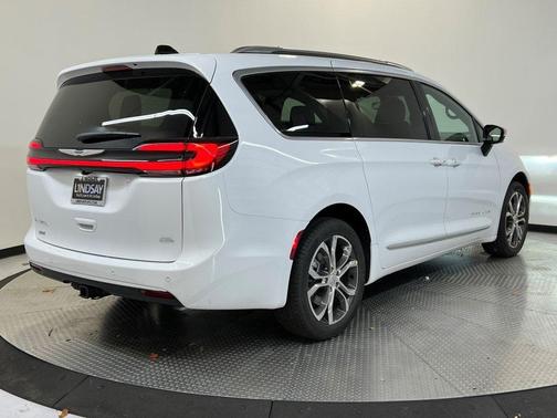 2026 Chrysler Pacifica Pinnacle