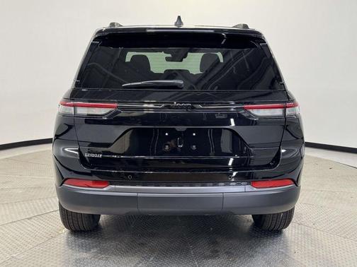 Diamond Black 2026 Jeep Grand Cherokee Laredo