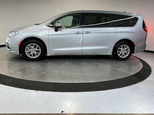 2023 Chrysler Pacifica Touring-L