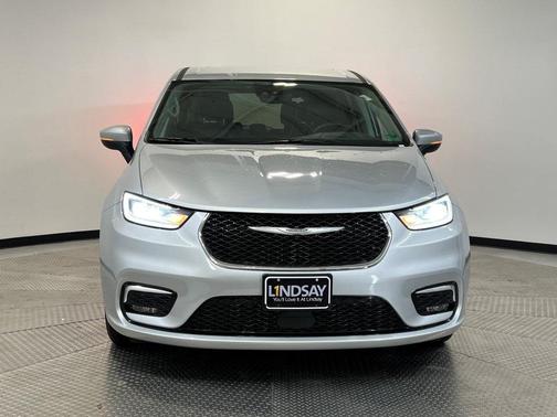 2023 Chrysler Pacifica Touring-L