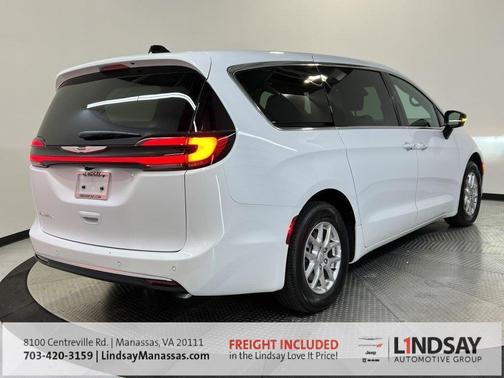 2026 Chrysler Pacifica Select