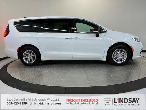 2026 Chrysler Pacifica Select