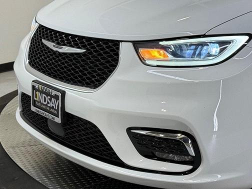 2024 Chrysler Pacifica Touring
