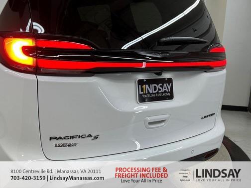 Bright White Clearcoat 2026 Chrysler Pacifica Limited