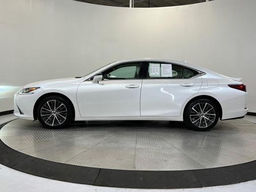 2022 Lexus ES 350 Base
