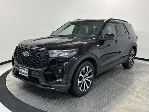 Black Metallic 2025 Ford Explorer ST-Line