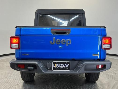 2022 Jeep Gladiator Overland