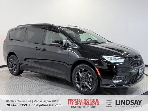 Diamond Black 2026 Chrysler Pacifica Limited