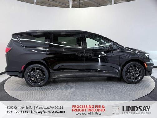 Diamond Black 2026 Chrysler Pacifica Limited
