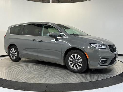 2023 Chrysler Pacifica Hybrid Touring L