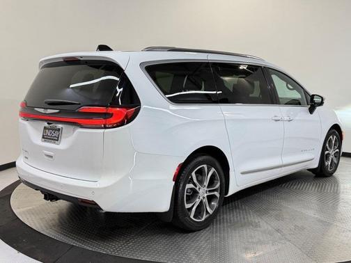 2026 Chrysler Pacifica Pinnacle
