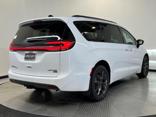 2025 Chrysler Pacifica Limited
