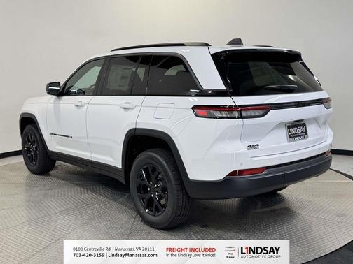 Bright White Clearcoat 2026 Jeep Grand Cherokee Laredo