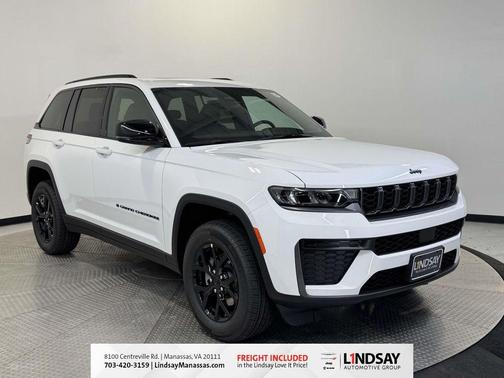 Bright White Clearcoat 2026 Jeep Grand Cherokee Laredo
