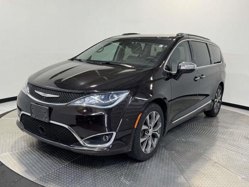 Dark Cordovan Pearlcoat 2017 Chrysler Pacifica Limited