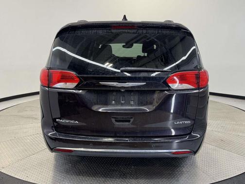 Dark Cordovan Pearlcoat 2017 Chrysler Pacifica Limited