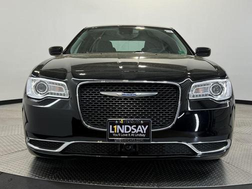 2023 Chrysler 300 Touring