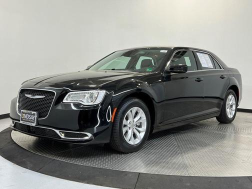 2023 Chrysler 300 Touring