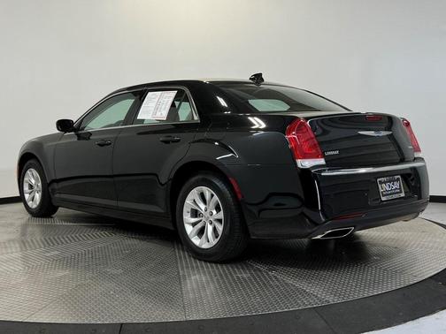 2023 Chrysler 300 Touring