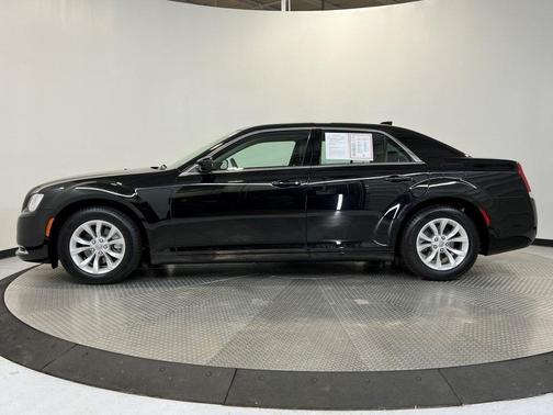 2023 Chrysler 300 Touring