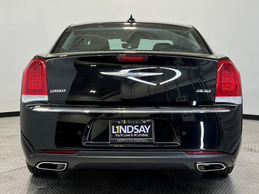 2023 Chrysler 300 Touring
