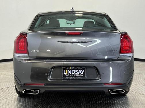 2023 Chrysler 300 Touring L