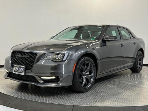 2023 Chrysler 300 Touring L
