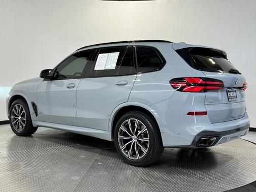 2024 BMW X5 M60i