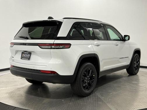 2025 Jeep Grand Cherokee Laredo