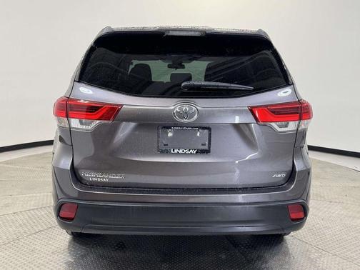 Predawn Gray Mica 2019 Toyota Highlander LE