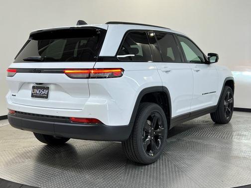 2025 Jeep Grand Cherokee Laredo