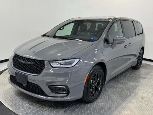 2022 Chrysler Pacifica Hybrid Touring L