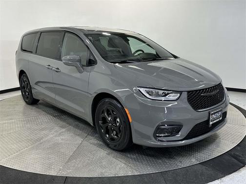 2022 Chrysler Pacifica Hybrid Touring L