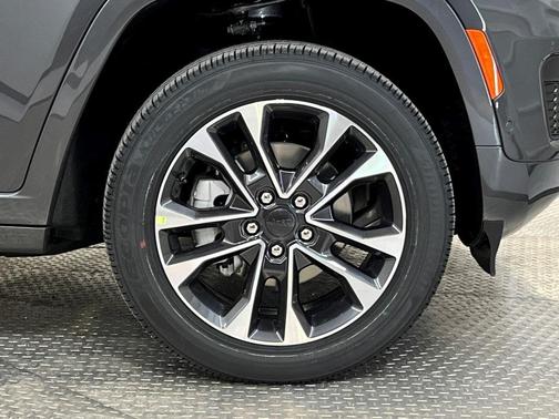 2025 Jeep Grand Cherokee Overland