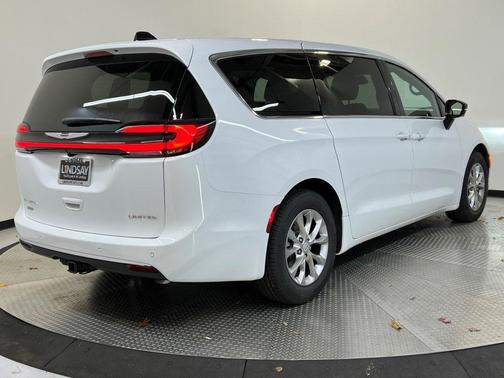 2026 Chrysler Pacifica Limited