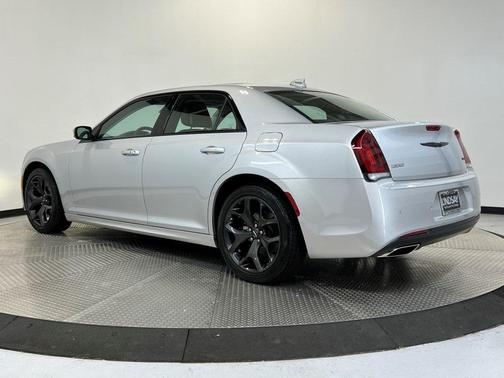 2023 Chrysler 300 Touring L