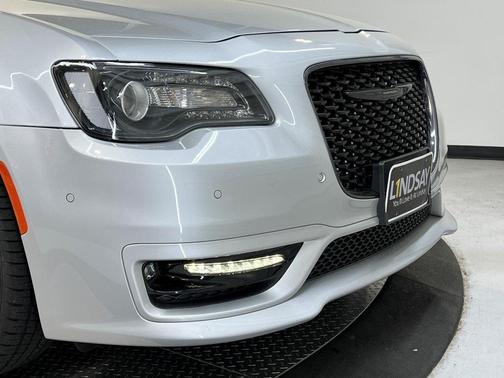 2023 Chrysler 300 Touring L
