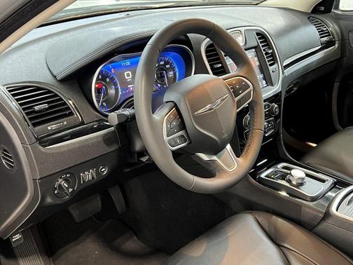 2023 Chrysler 300 Touring L