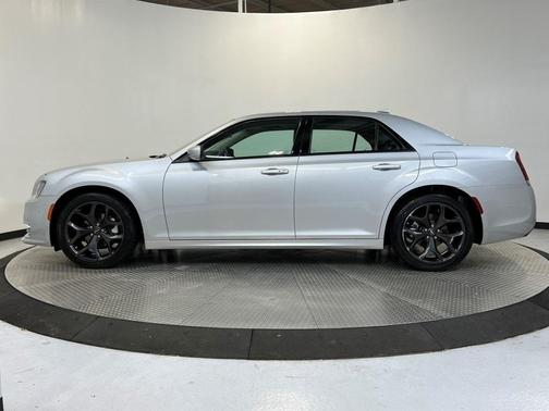 2023 Chrysler 300 Touring L