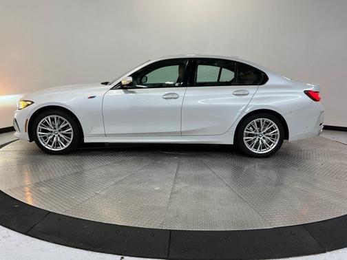 2023 BMW 330 i xDrive