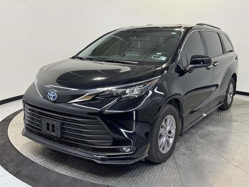 2025 Toyota Sienna XLE