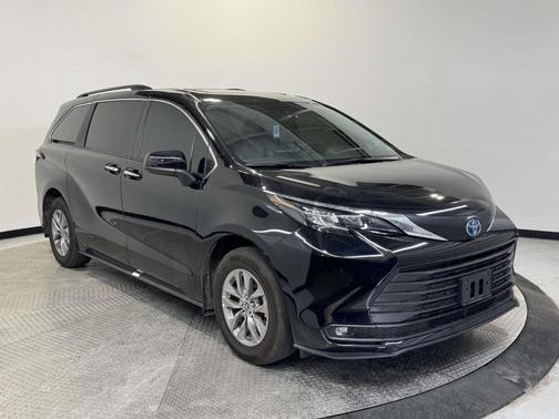 2025 Toyota Sienna XLE