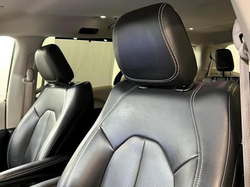 2023 Chrysler Pacifica Touring-L