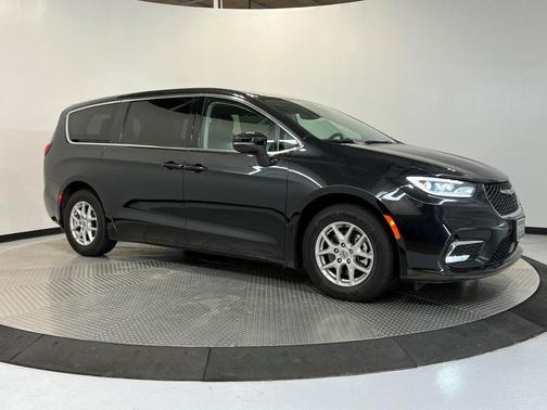 2023 Chrysler Pacifica Touring-L
