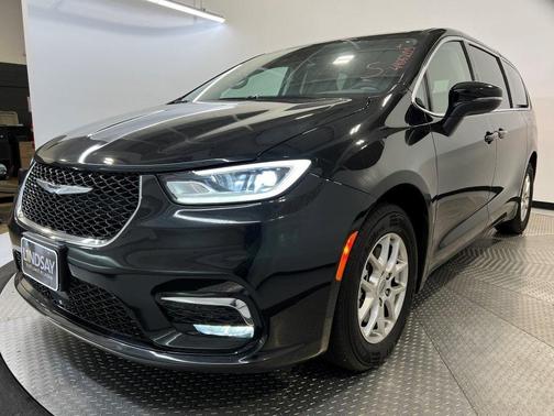 2023 Chrysler Pacifica Touring-L