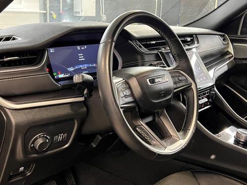 2022 Jeep Grand Cherokee L Laredo