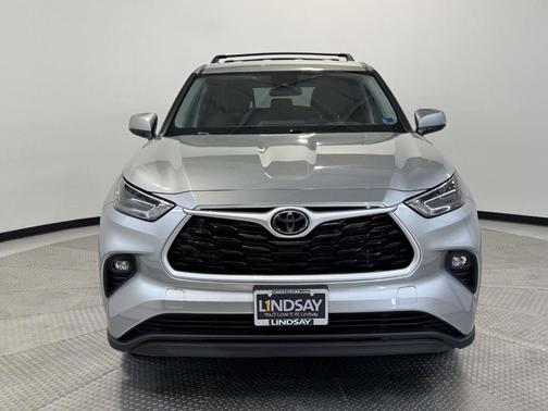 Celestial Silver Metallic 2023 Toyota Highlander LE